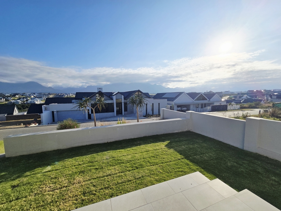 4 Bedroom Property for Sale in Kingswood Golf Estate Western Cape